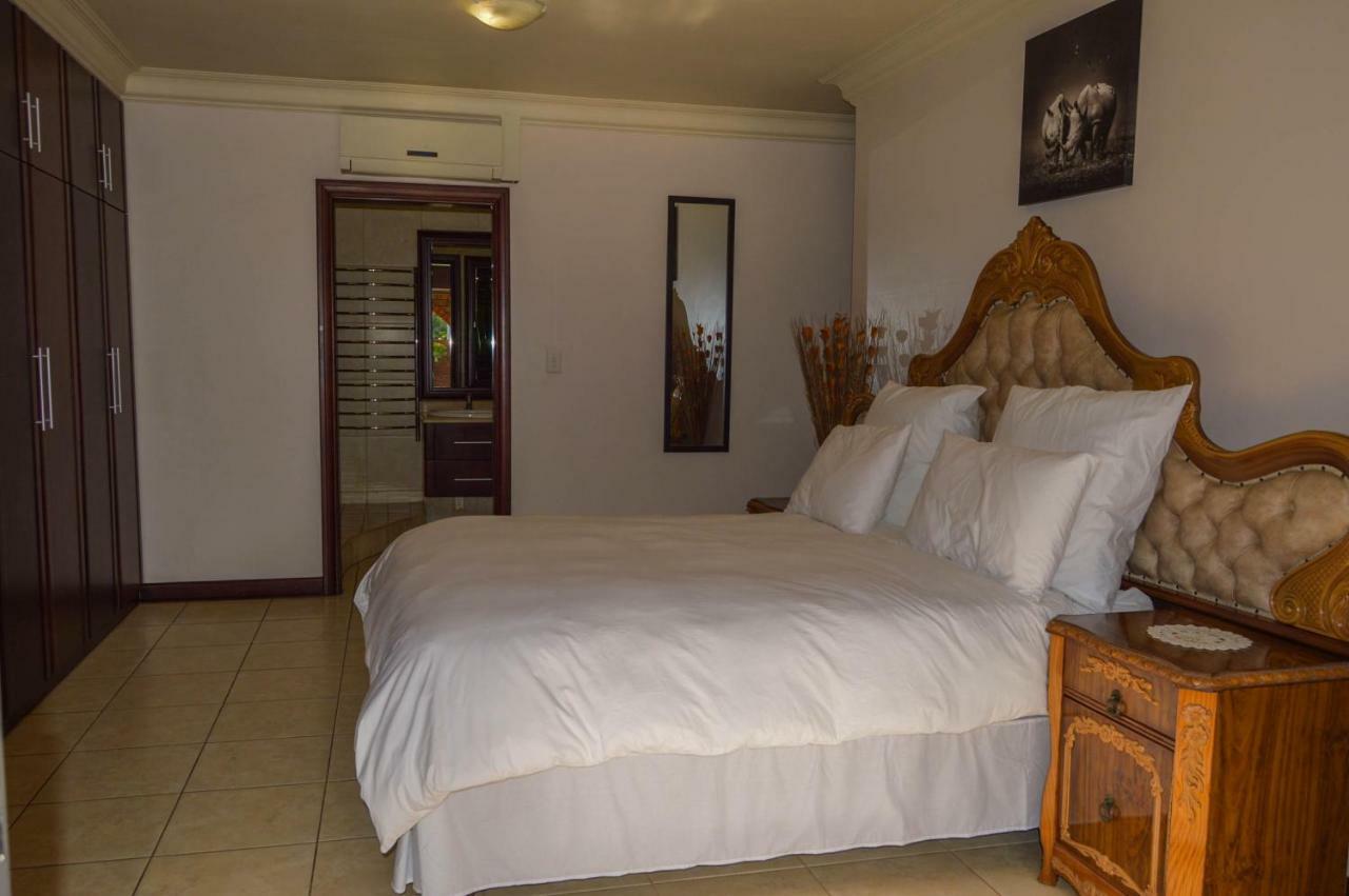 Emangunini Guest House Ричардс Бей Екстериор снимка