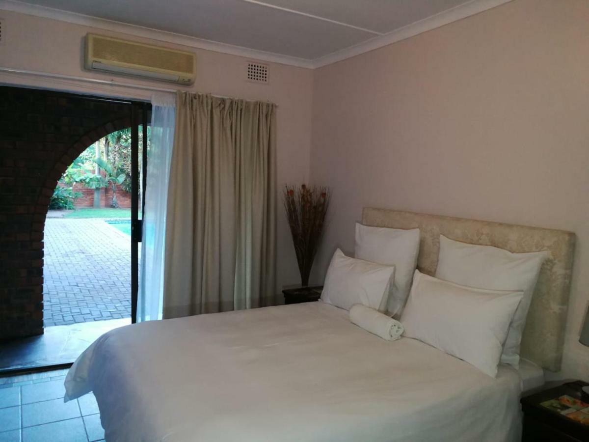 Emangunini Guest House Ричардс Бей Екстериор снимка