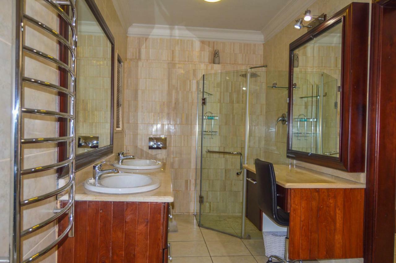 Emangunini Guest House Ричардс Бей Екстериор снимка