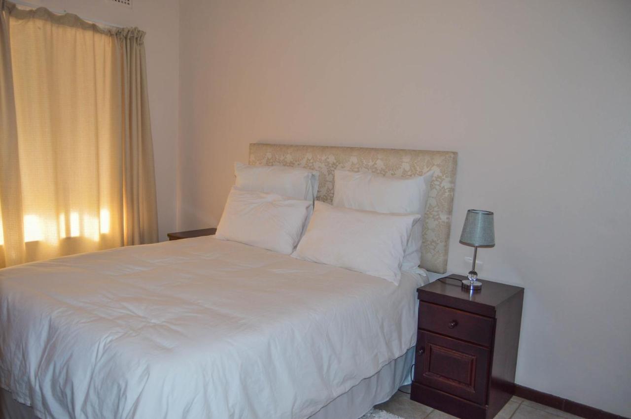 Emangunini Guest House Ричардс Бей Екстериор снимка