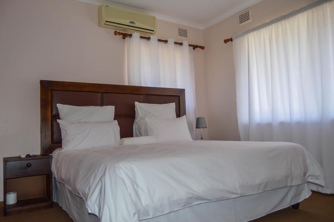 Emangunini Guest House Ричардс Бей Екстериор снимка